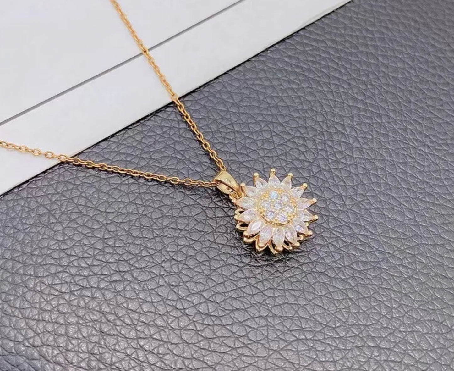 Stainless Steel Sunflower Rotating Necklace