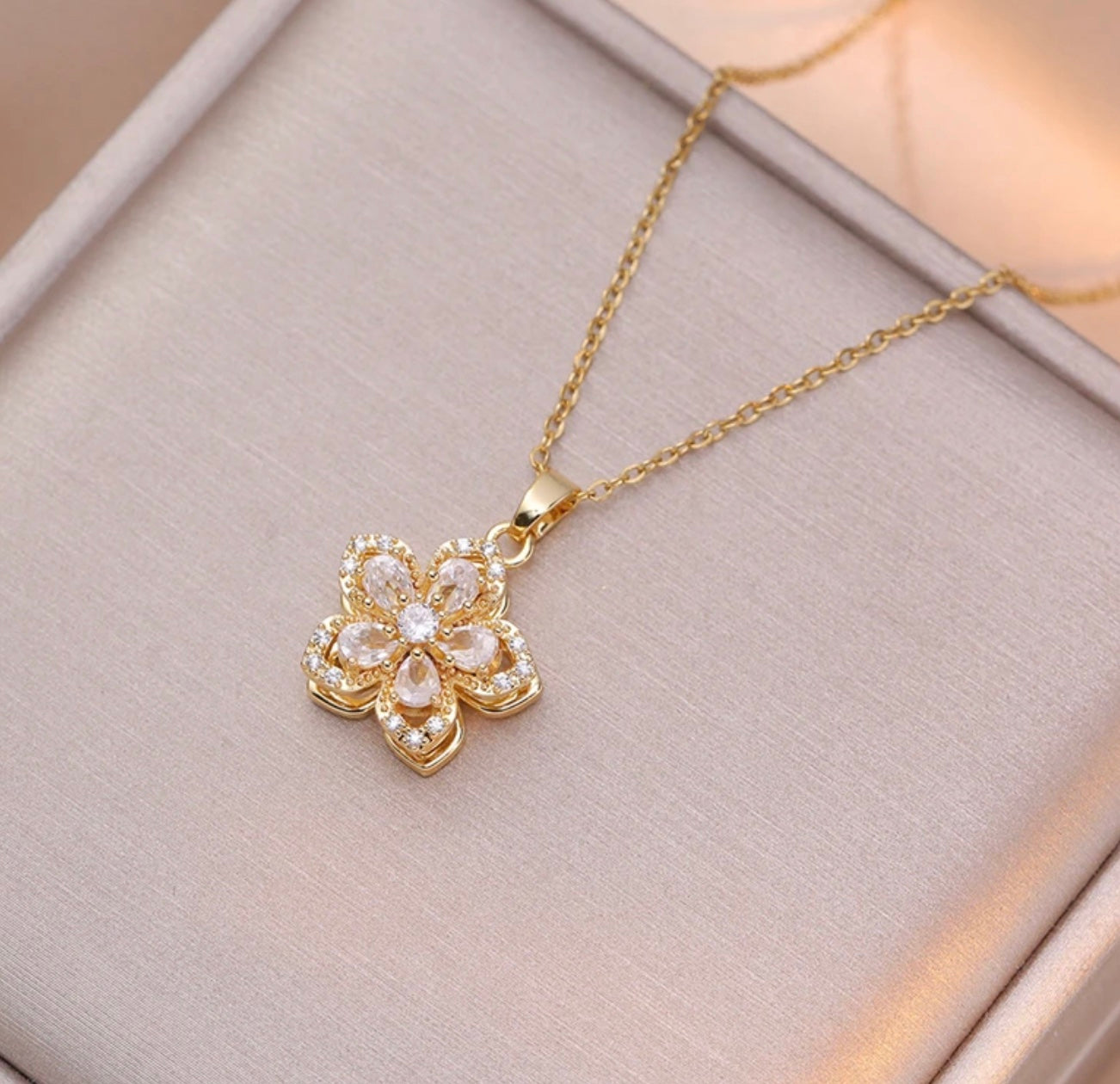 Stainless Steel Clear White Flower Rotating Necklace