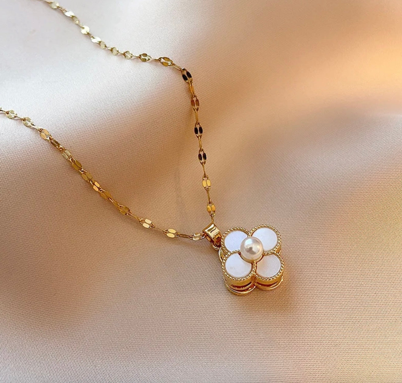 Flower Rotating Necklace Titanium Steel
