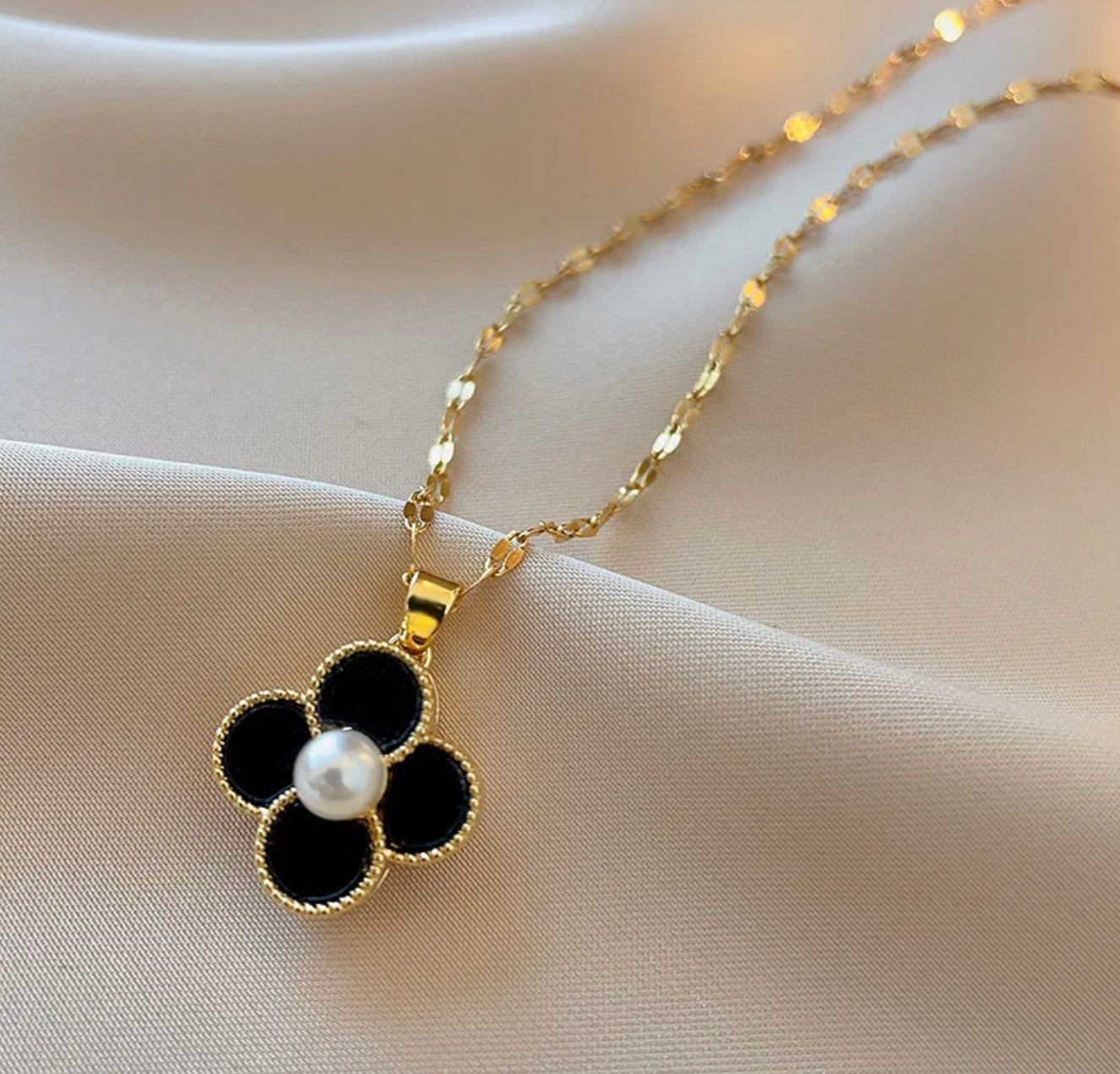 Flower Rotating Necklace Titanium Steel
