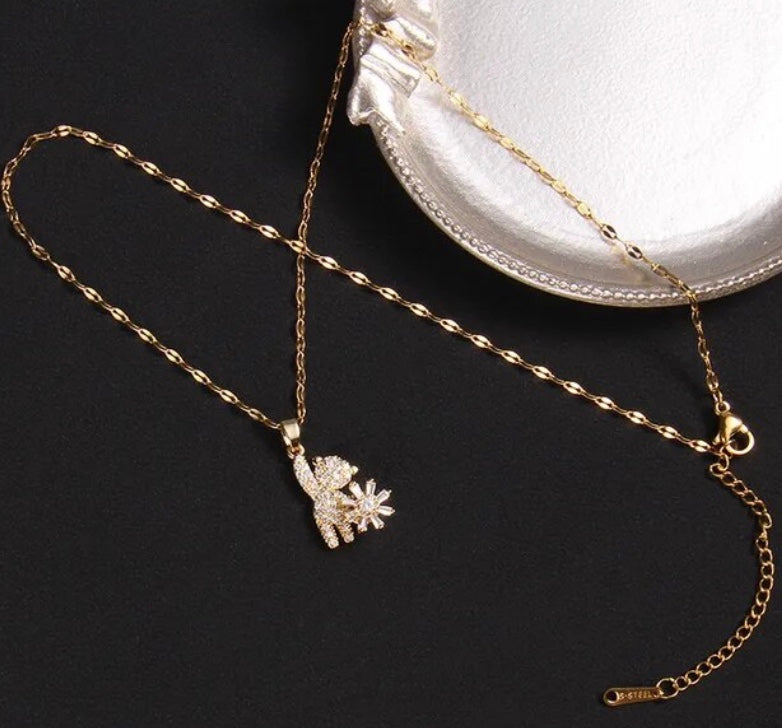 Stainless Steel Teddy Gold Flower Rotating Necklace